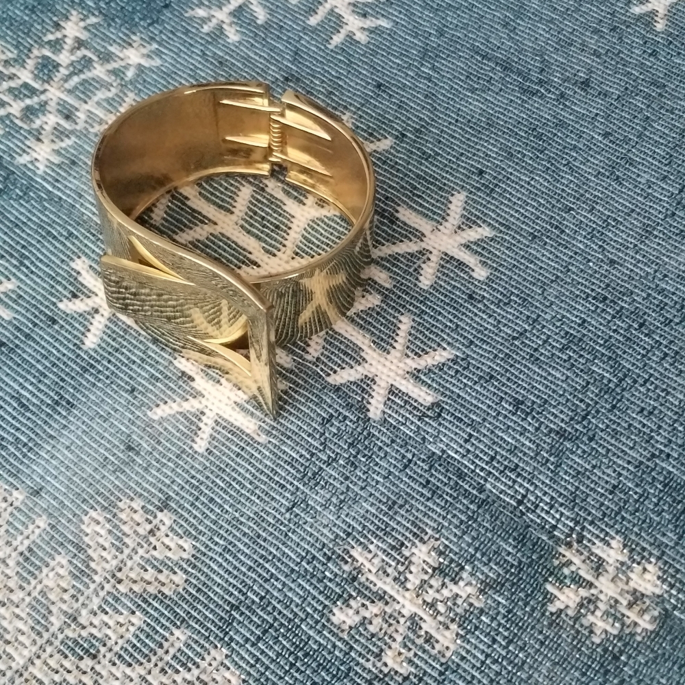 🖤🖤🖤 Gold Clip Bracelet